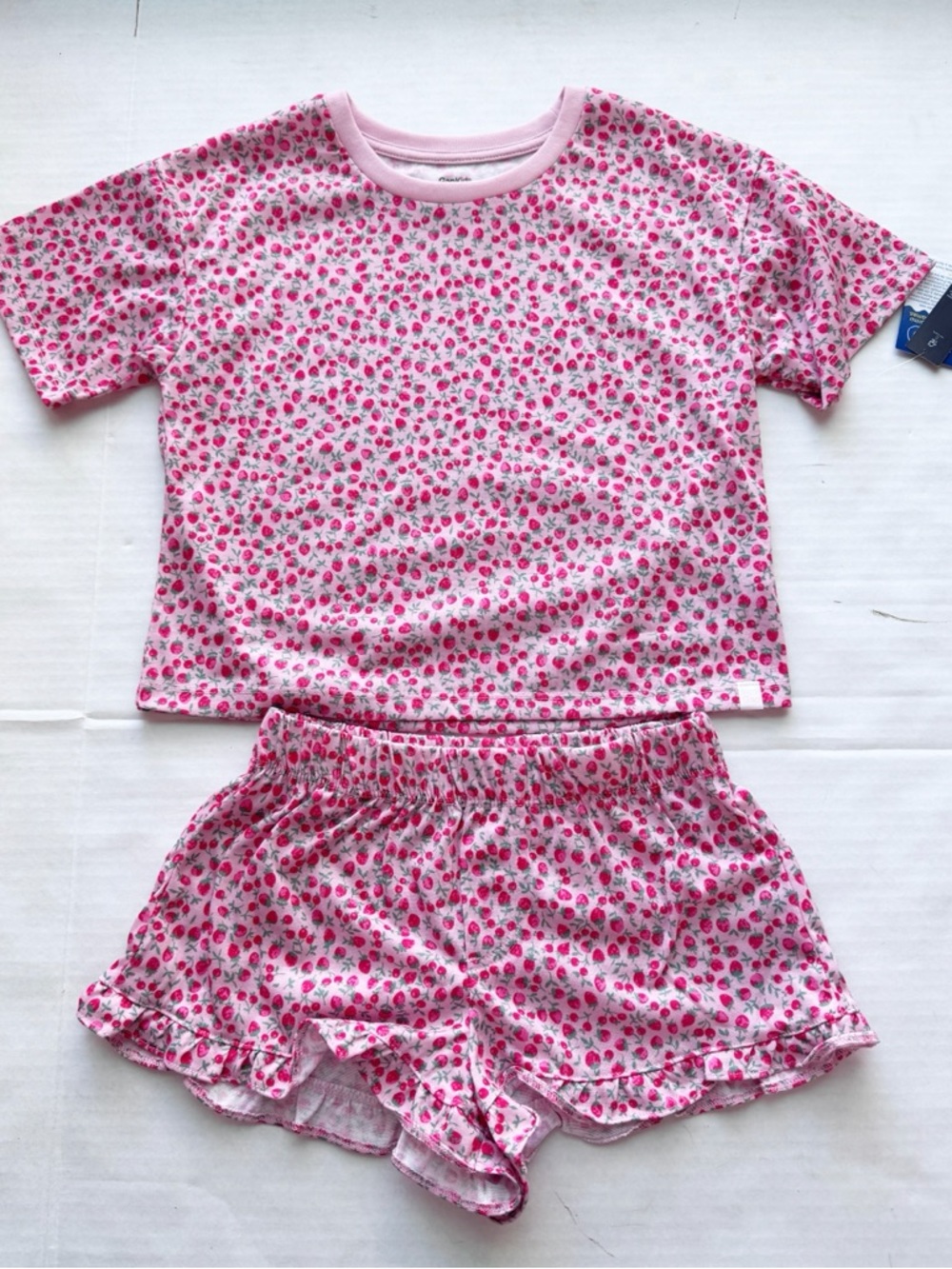 Gap Girls New Short Pajama Set in Strawberry & Cherry
Print NWT